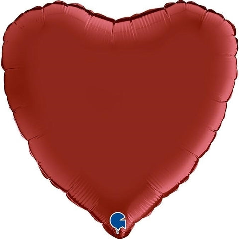 Satiinitummanpunainen sydän foliopallo