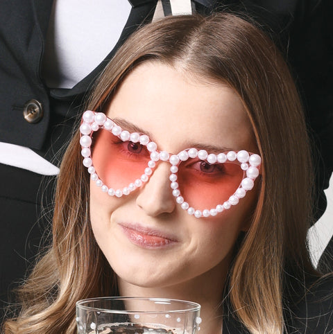 Hupilasit sydämet helmillä