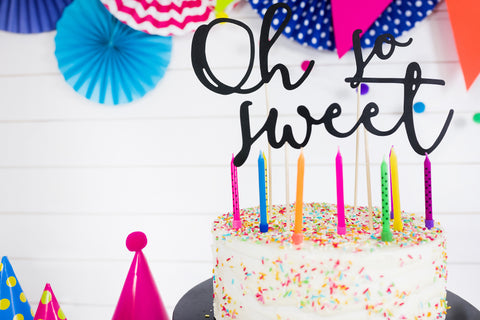 Kakkukynttilät 6,5 cm ja pidikkeet kirkas värisekoitus 6 kpl/pkt